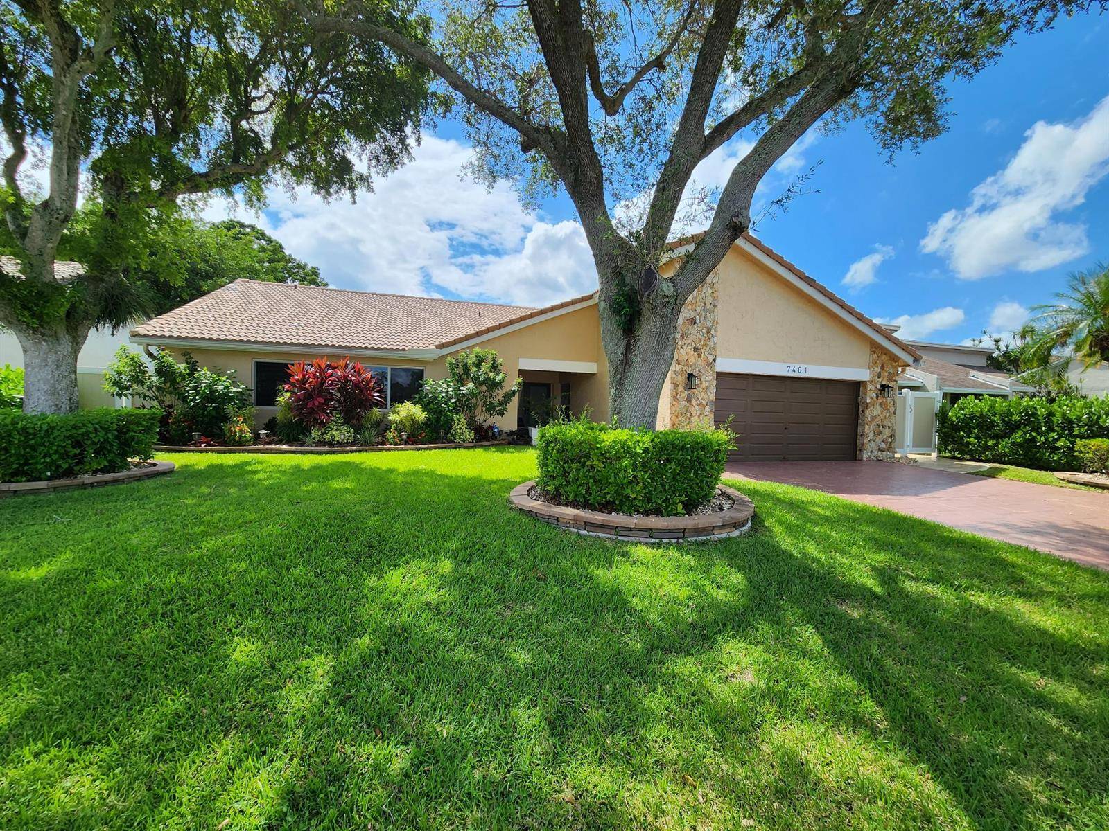 7401 CORKWOODTamarac - picture
