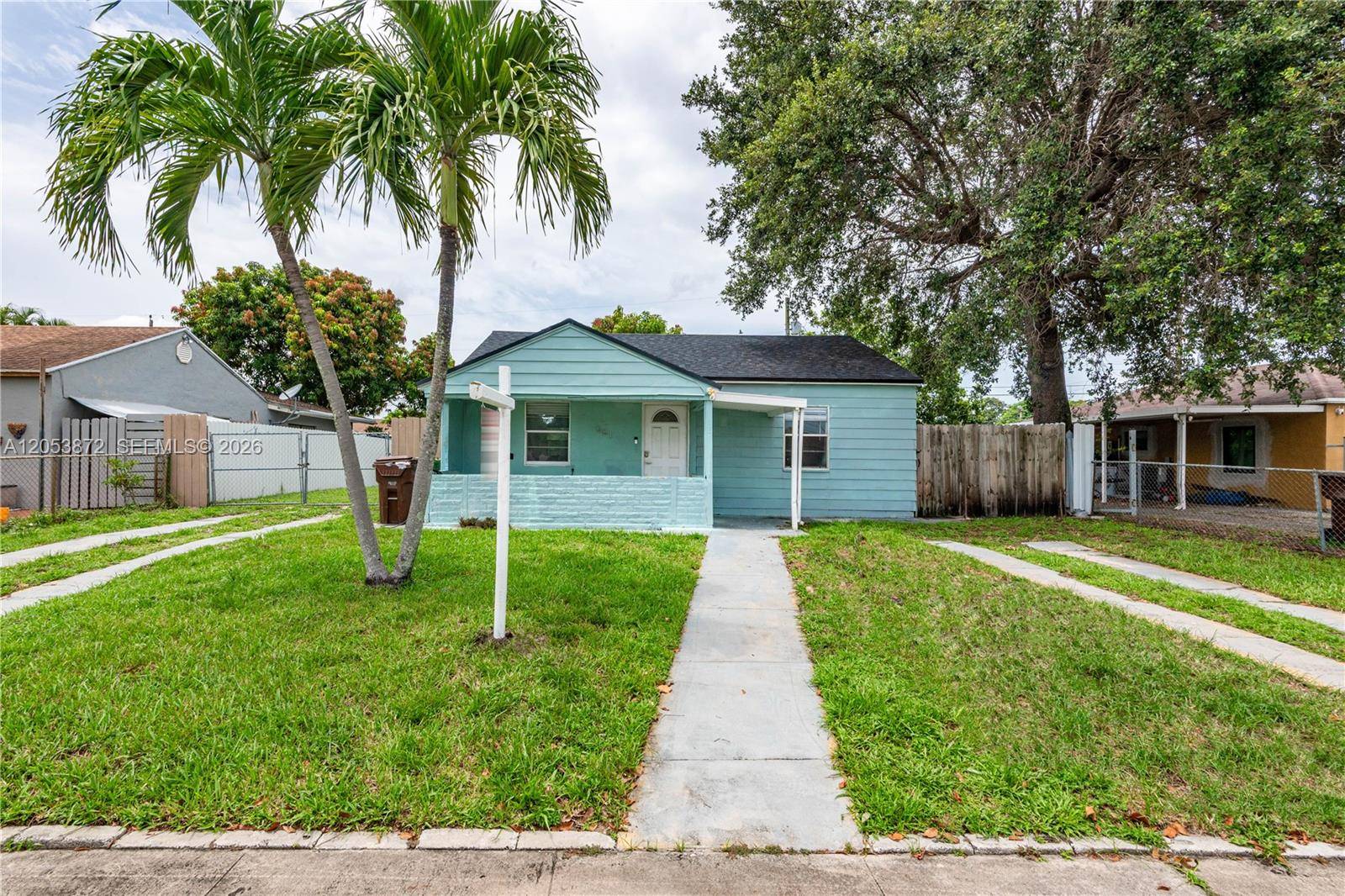 681 NE 1st PlHialeah - picture