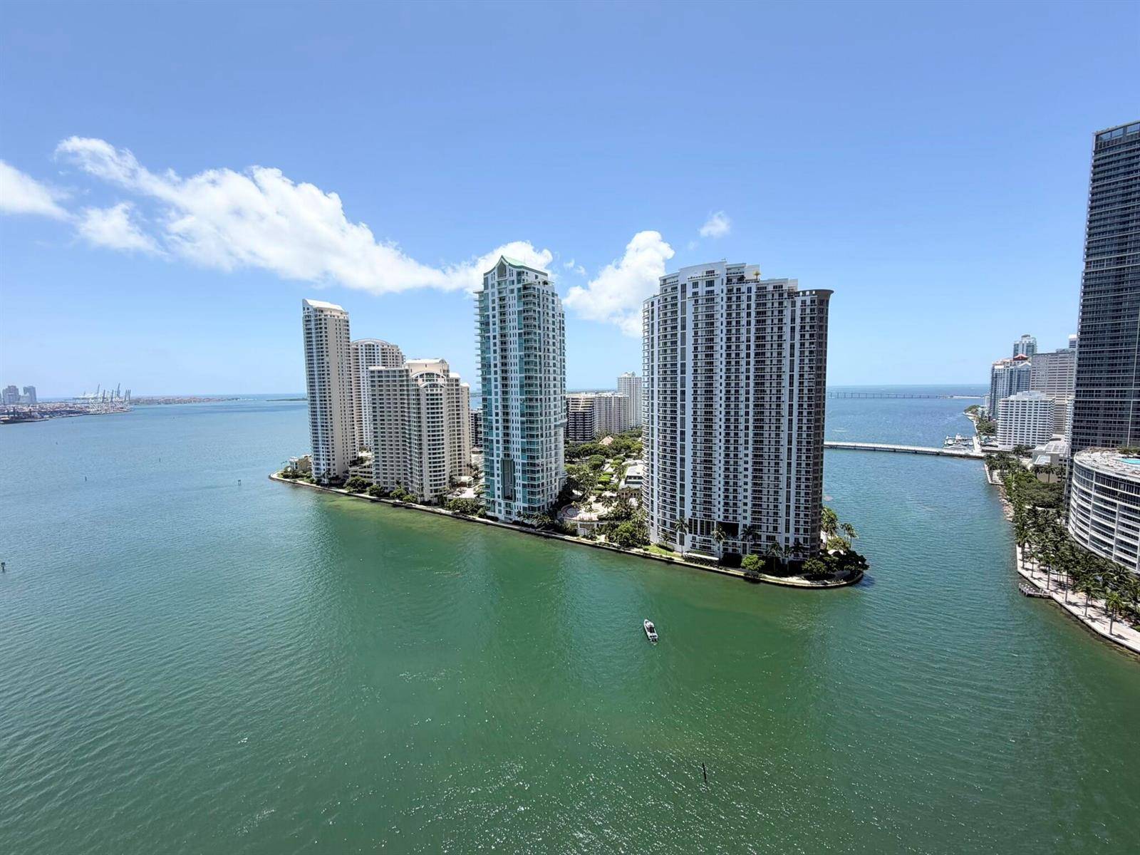 300 S BISCAYNEMiami - MET 1 CONDO condo unit T-2208 - picture