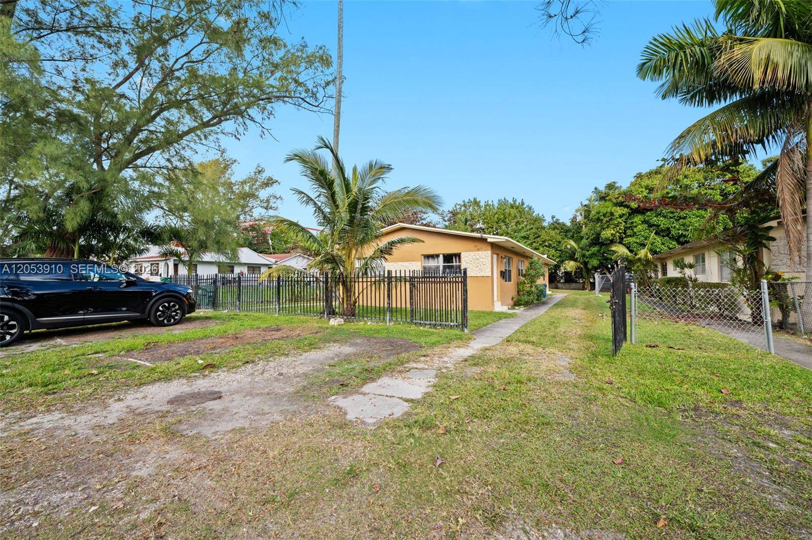 1429 NE 118th TerMiami - picture