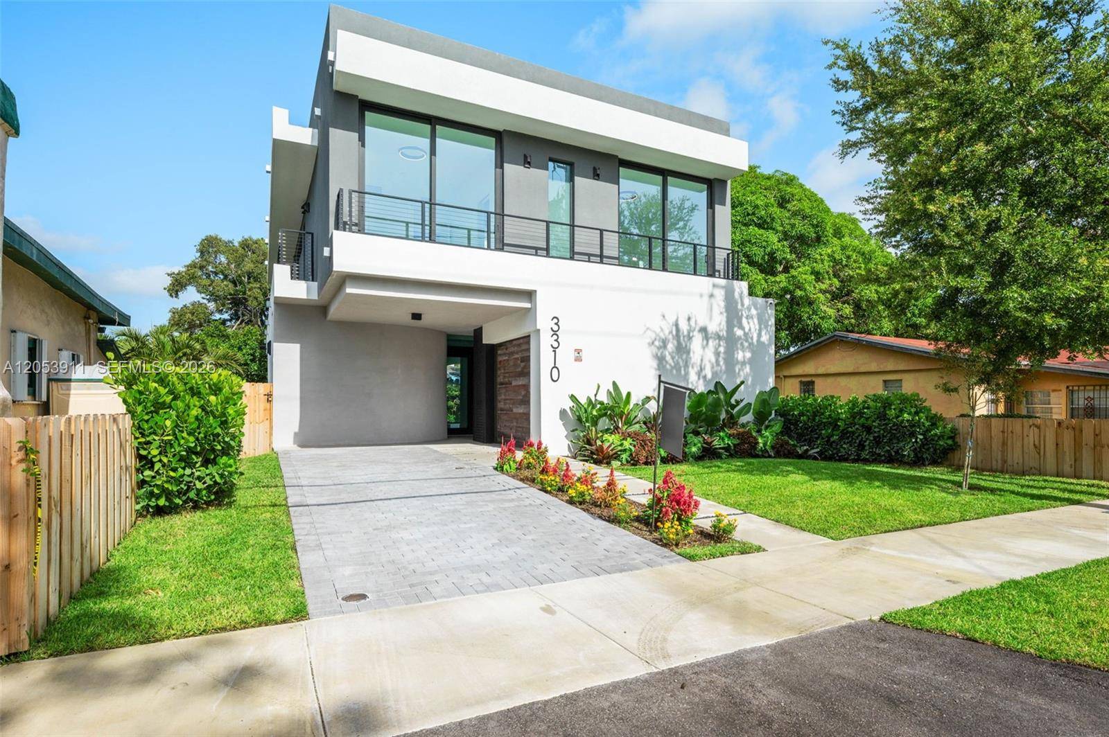 3310 Elizabeth StMiami - picture