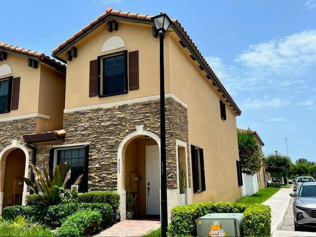 9207 W 33rdHialeah - picture