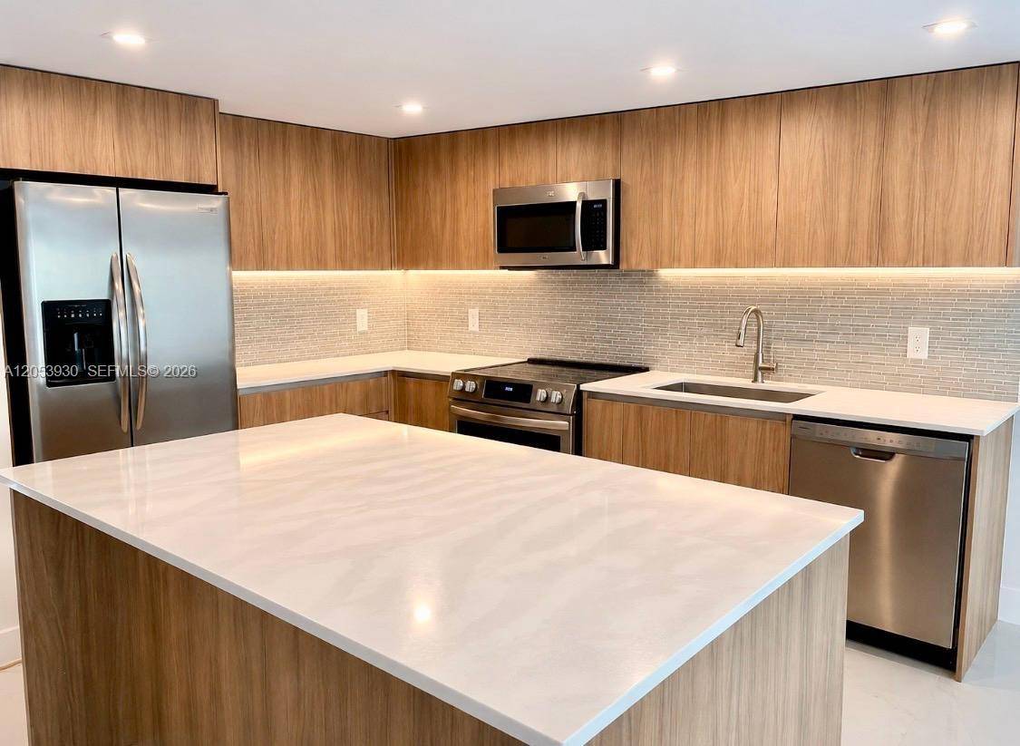 2601 N 40th AveHollywood - VILLAS OF SHERIDAN CONDO condo unit A-9 - picture