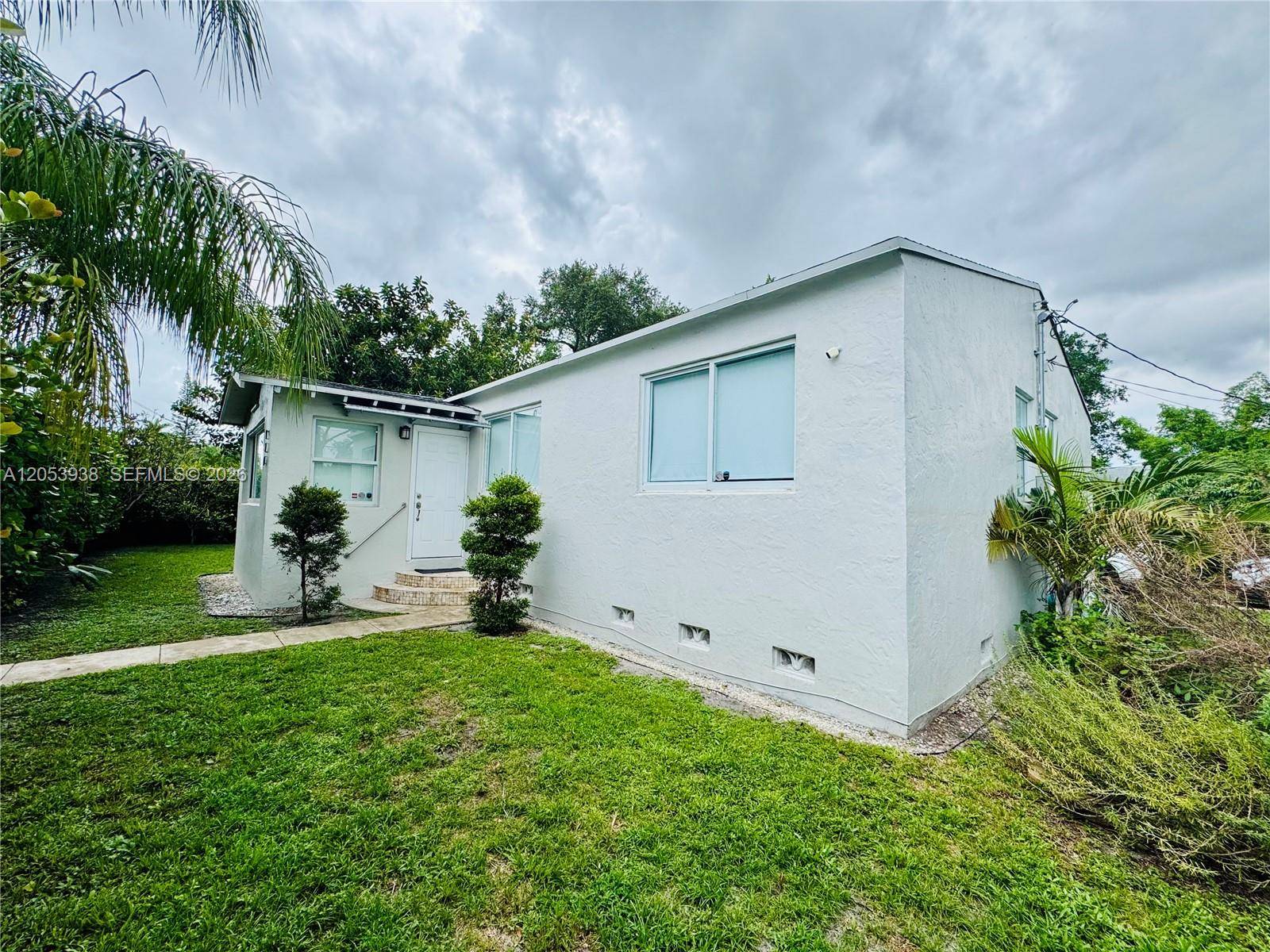 920 N 26th AveHollywood - picture