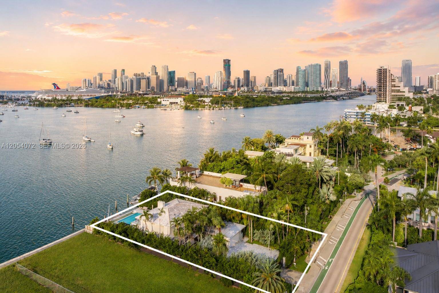1300 S Venetian WayMiami - picture
