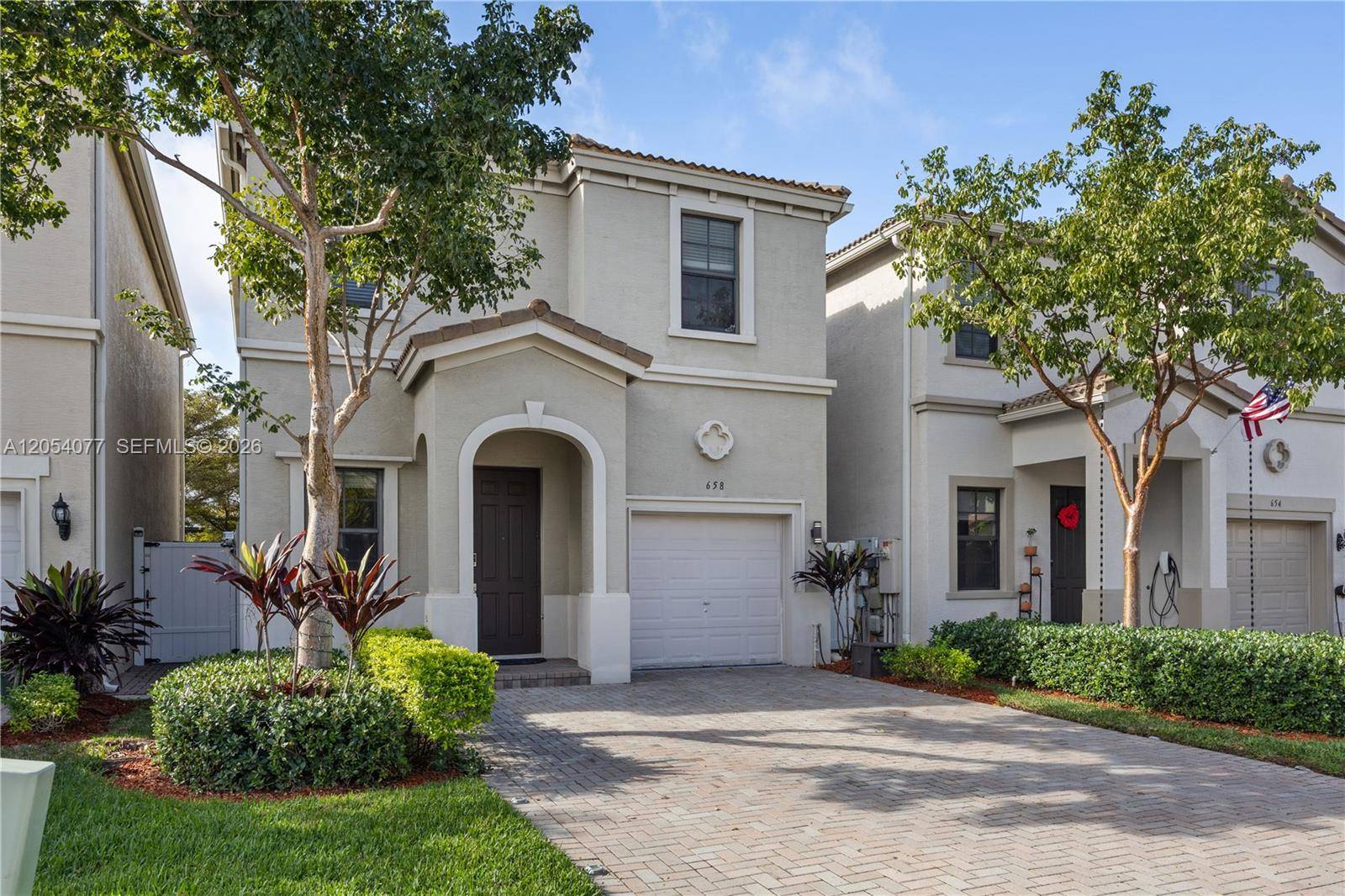 658 NE 193rd TerMiami - picture