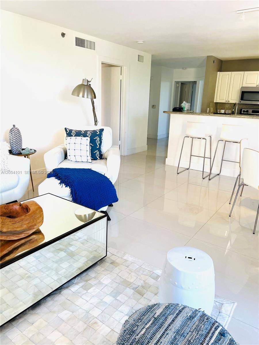 19901 E Country Club DrAventura - THE YACHT CLUB AT AVENTUR condo unit 2401 - picture