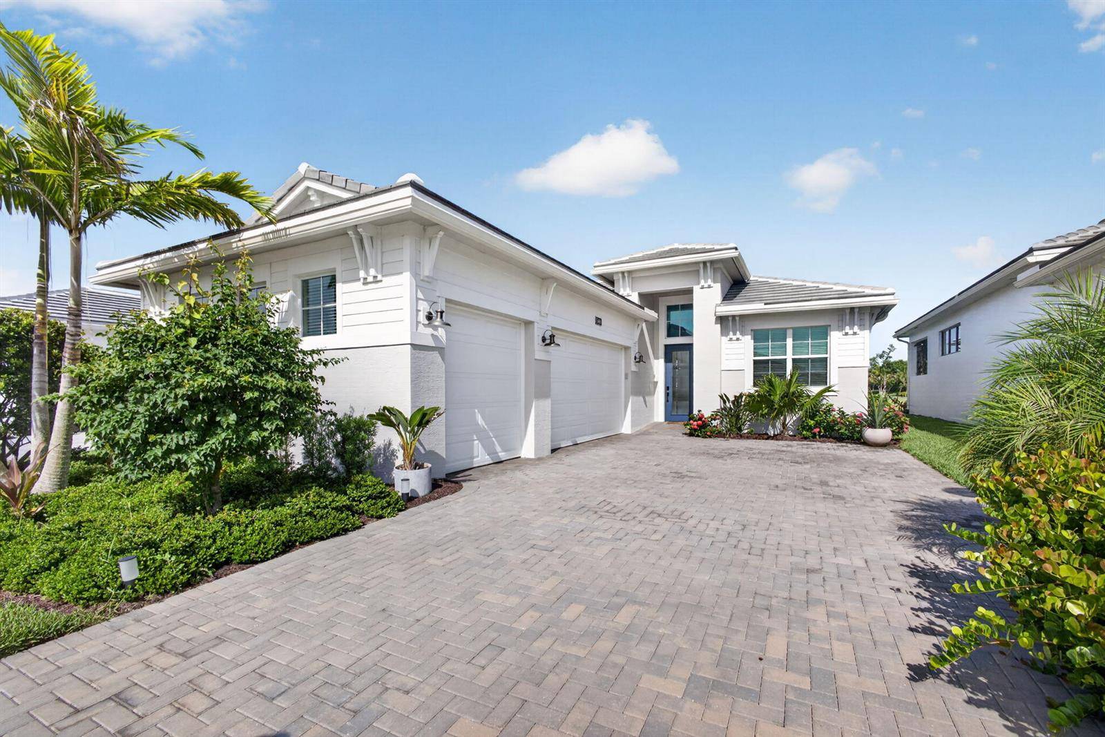 5469 HutchinsonWestlake - picture