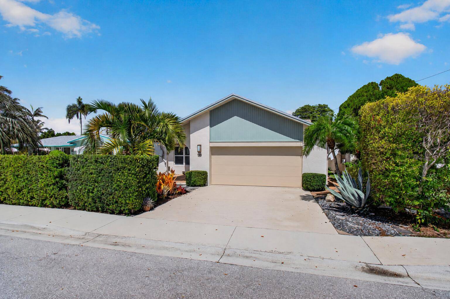 1315 N Lakeside - picture