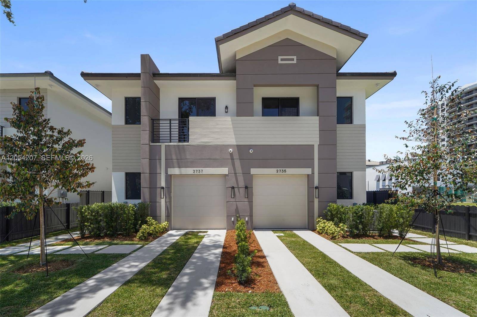 2735 SW 23rd TerMiami - picture