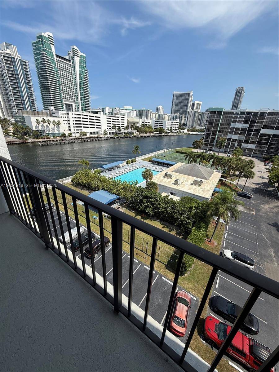 600 Parkview DrHallandale Beach - TOWERS OF OCEANVIEW SOUTH condo unit 818 - picture
