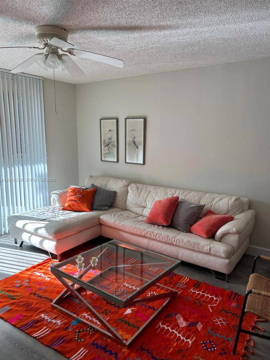 19901 E Country Club DrAventura - THE YACHT CLUB AT AVENTUR condo unit 2207 - picture