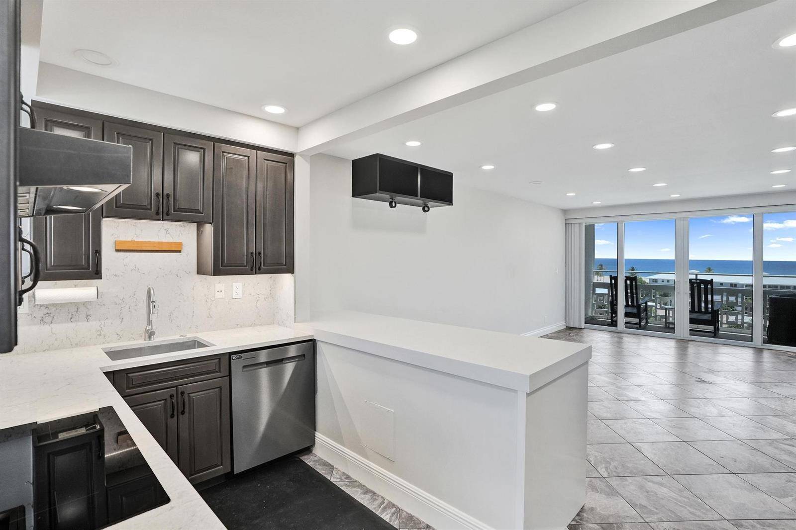 1900 S OCEANFort Lauderdale - BREAKWATER TOWERS CO-OP,Breakwater Towers condo unit 710 - picture