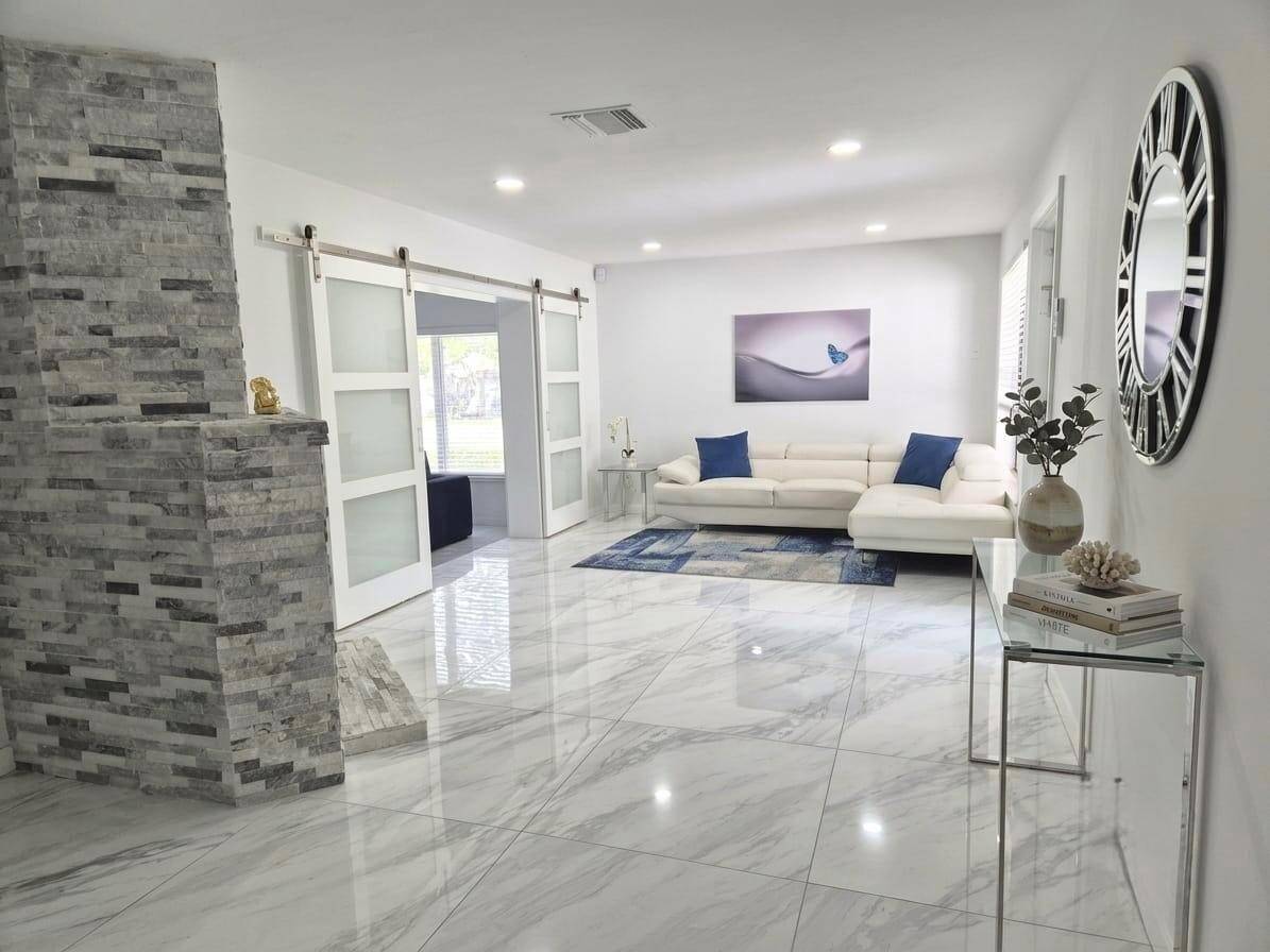 1029 OMARWest Palm Beach - picture