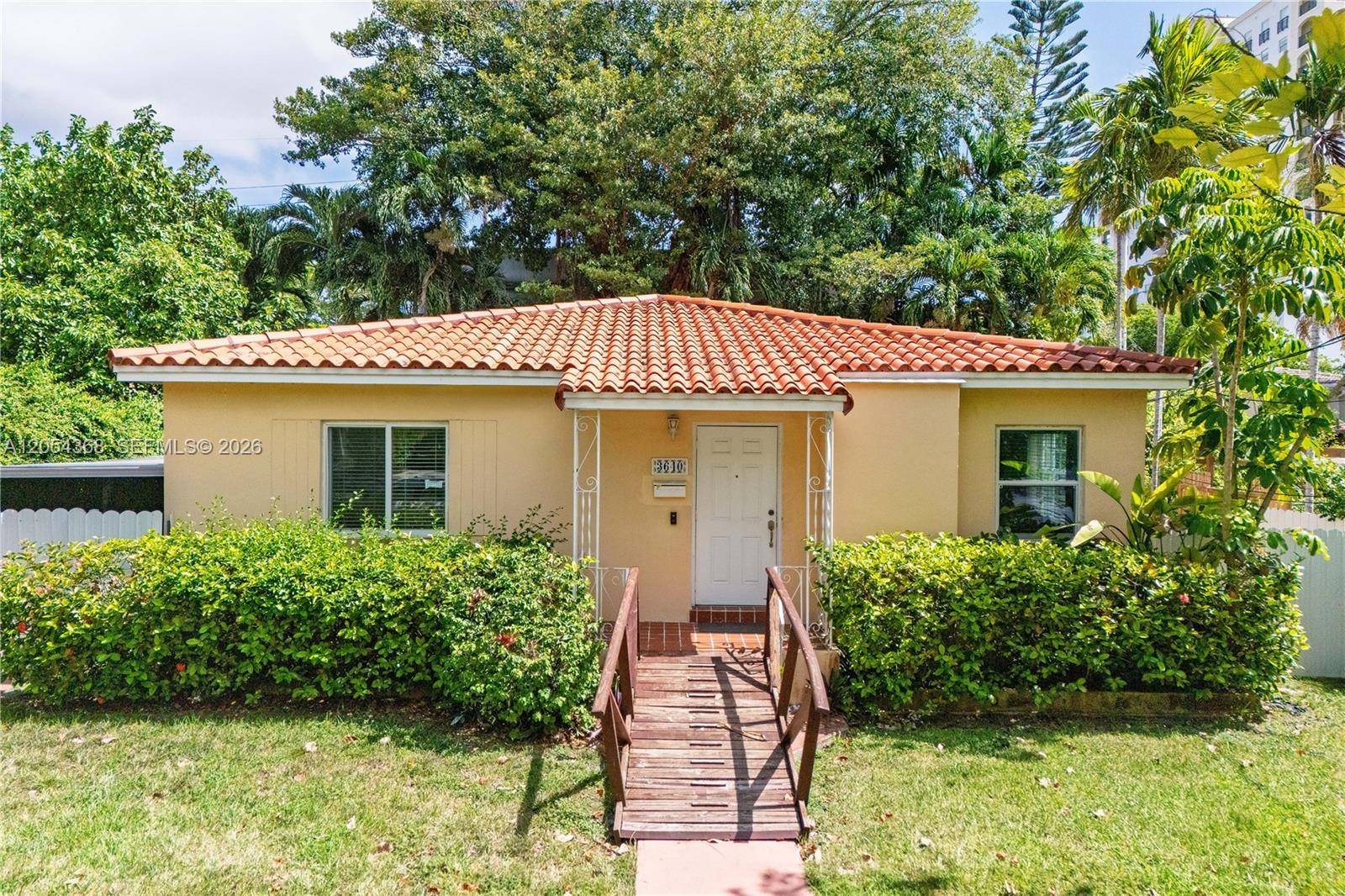3640 SW 16th StMiami - picture