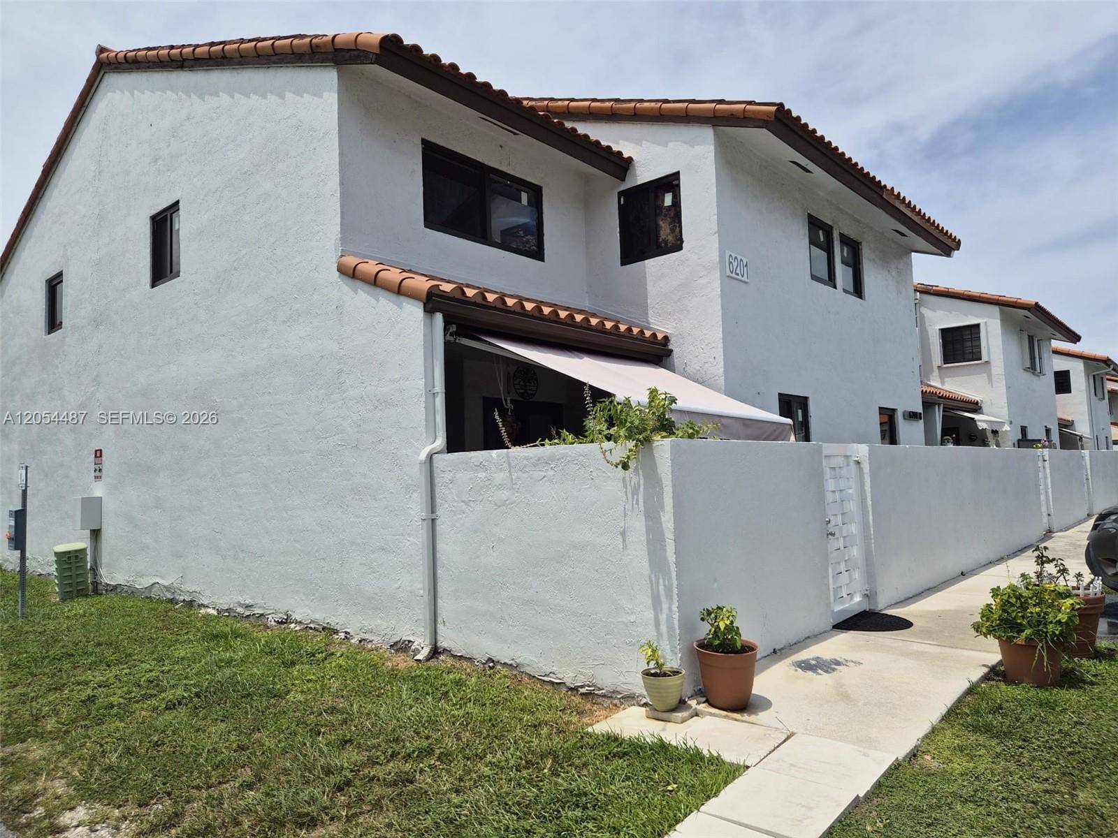 6201 sw 138 th ctMiami - GOLDEN HOMES condo unit G - picture