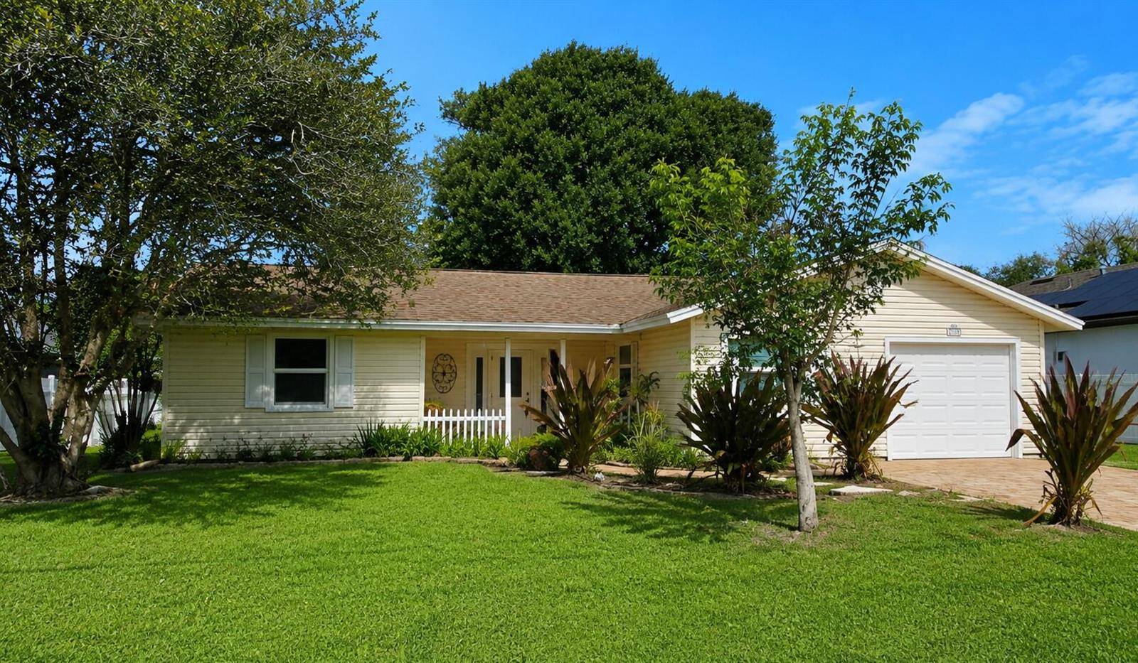 2490 SE WhitehorsePort St. Lucie - picture