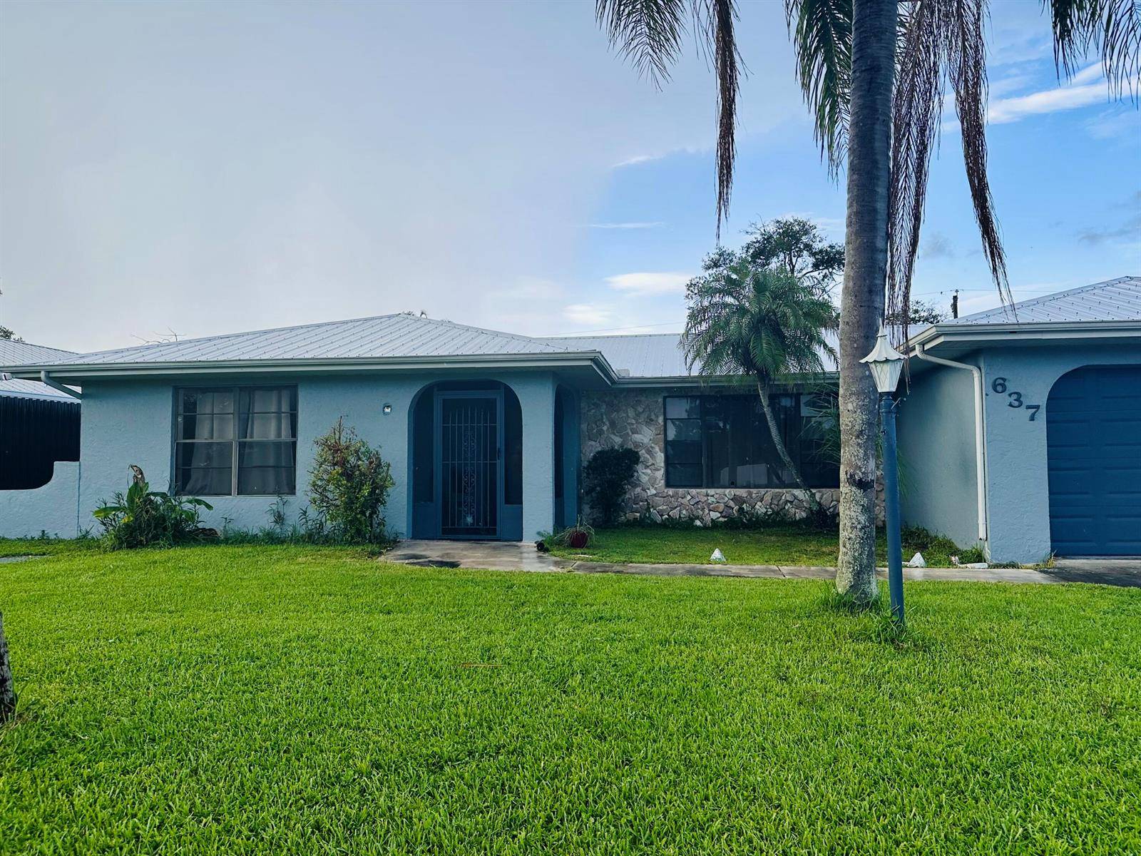 637 SE THORNHILLPort St. Lucie - picture