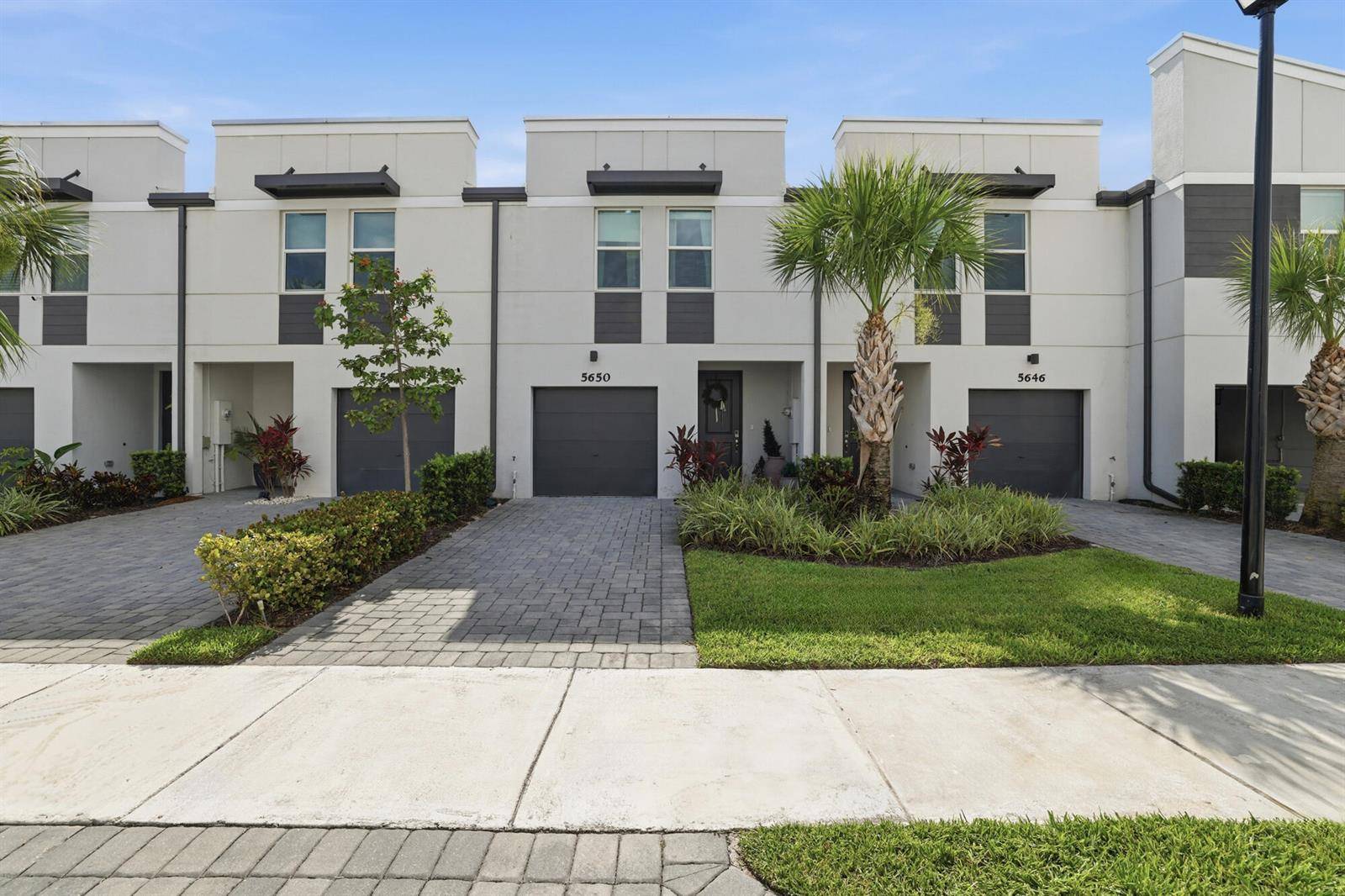 5650 EnclaveMangonia Park - picture