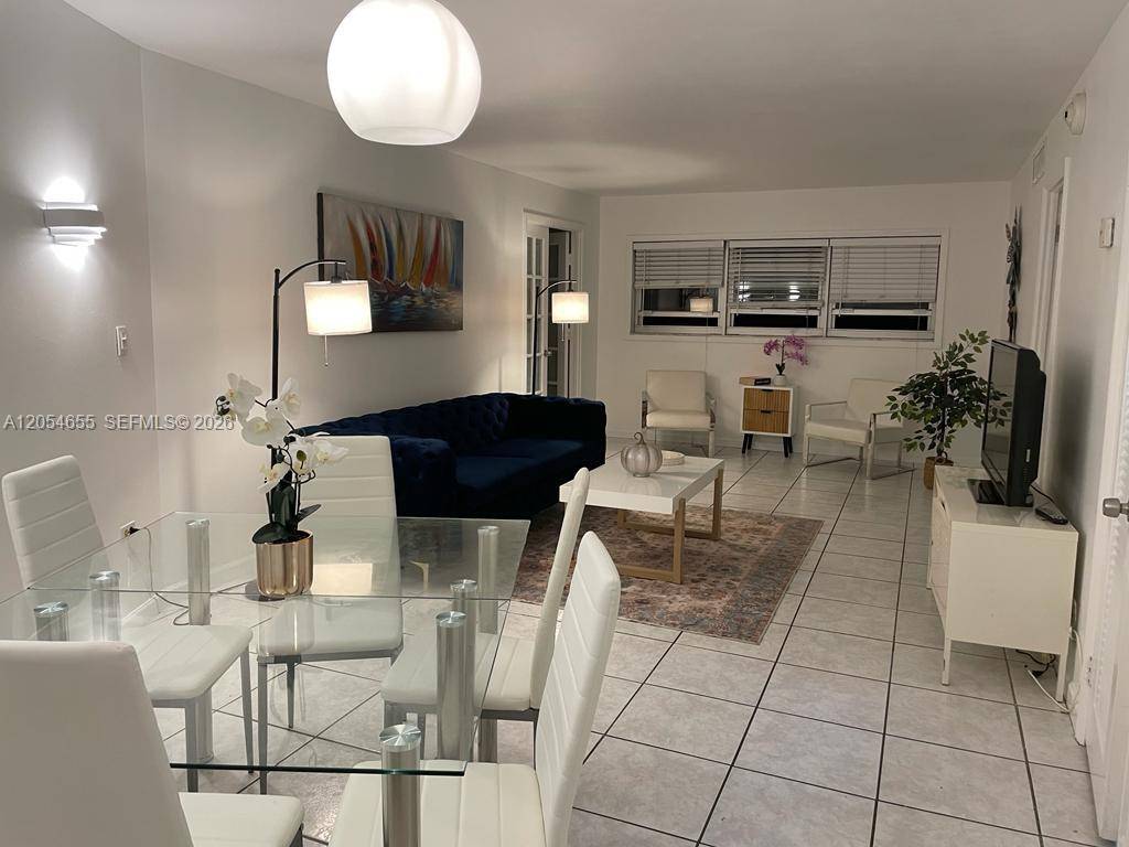 1881 Washington AveMiami Beach - OCTAGON TOWERS I CONDO condo unit 4D - picture