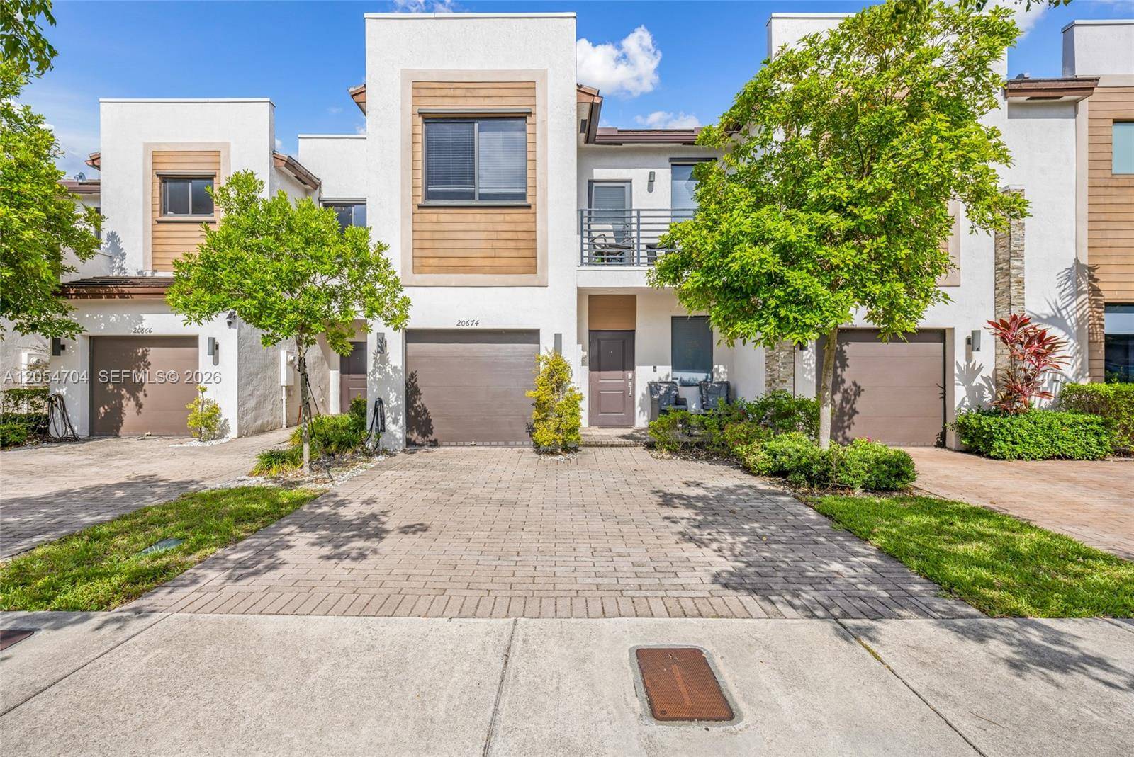 20674 NE 2nd CtMiami - picture