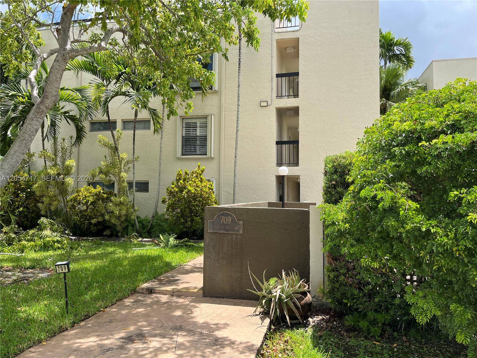 709 Curtiss PkwyMiami Springs - 709 CURTISS PARKWAY CONDO condo unit 11 - picture