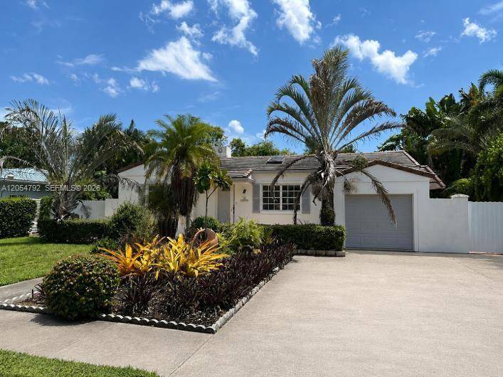 1102 NE 117th StBiscayne Park - picture