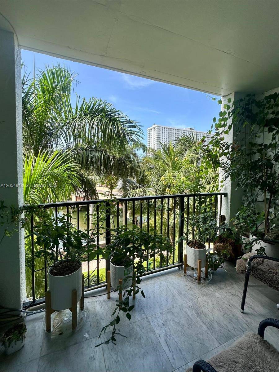 17150 N Bay RdSunny Isles Beach - PORTO BELLAGIO CONDO condo unit 2412 - picture