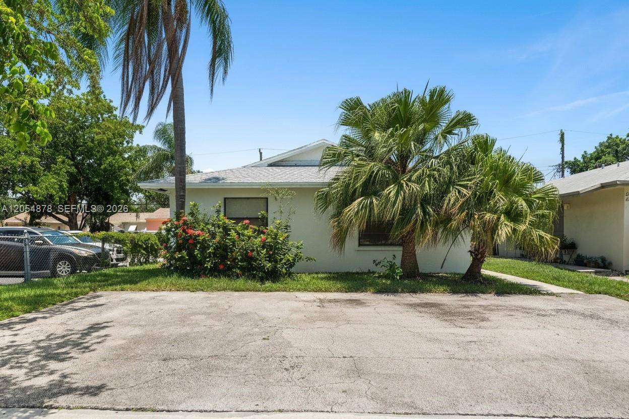 19 SE 4th TerDania Beach - picture