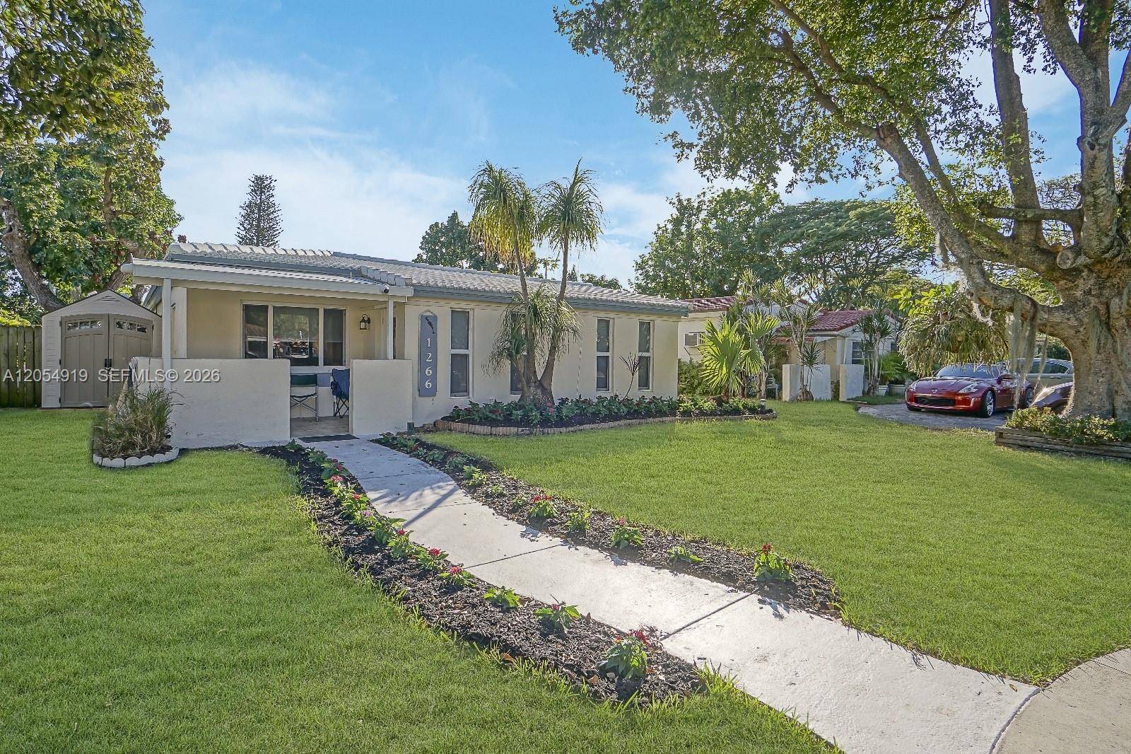 1266 NE 182nd StNorth Miami Beach - picture