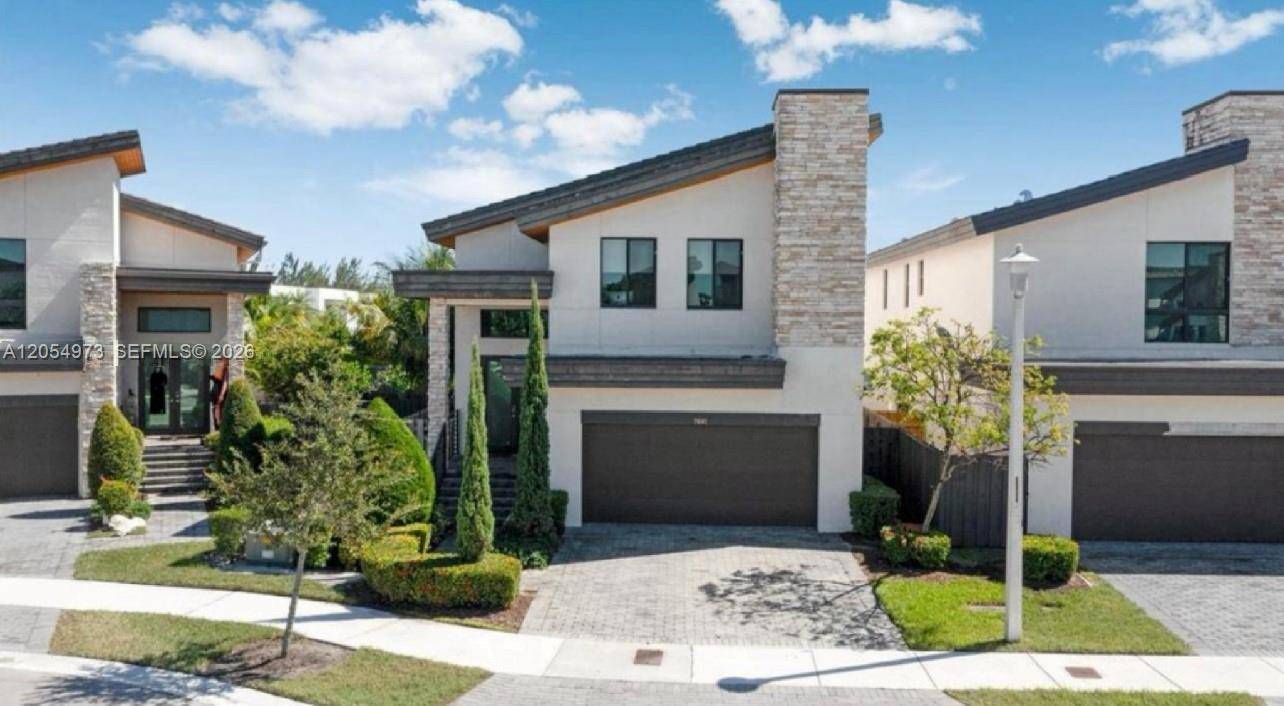 7641 NW 102nd CtDoral - picture