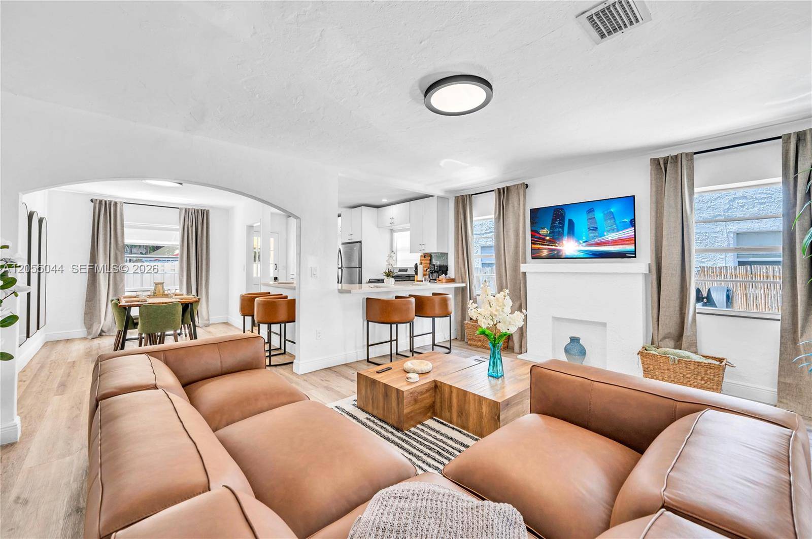 426 NE 26th StMiami - BANYAN PLACE AMD & EXTENS condo unit 1 - picture