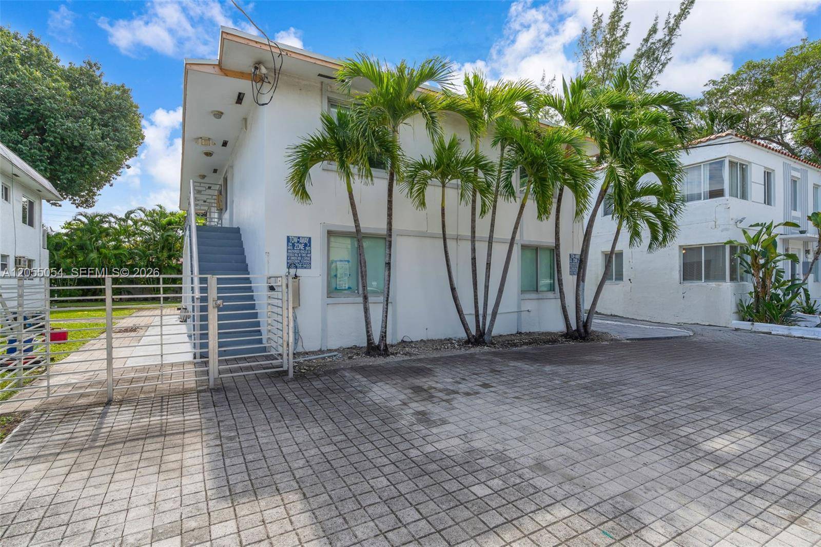560 NE 63rd StMiami - picture