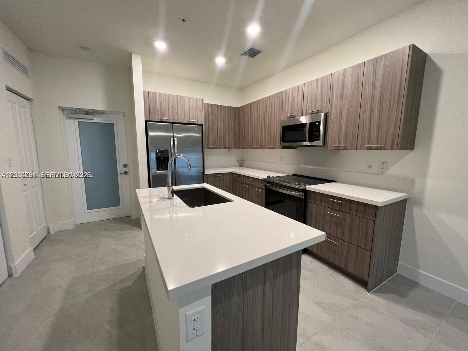 8363 NW 41st StDoral - DOWNTOWN DORAL SOUTH PHAS condo unit A-104 - picture
