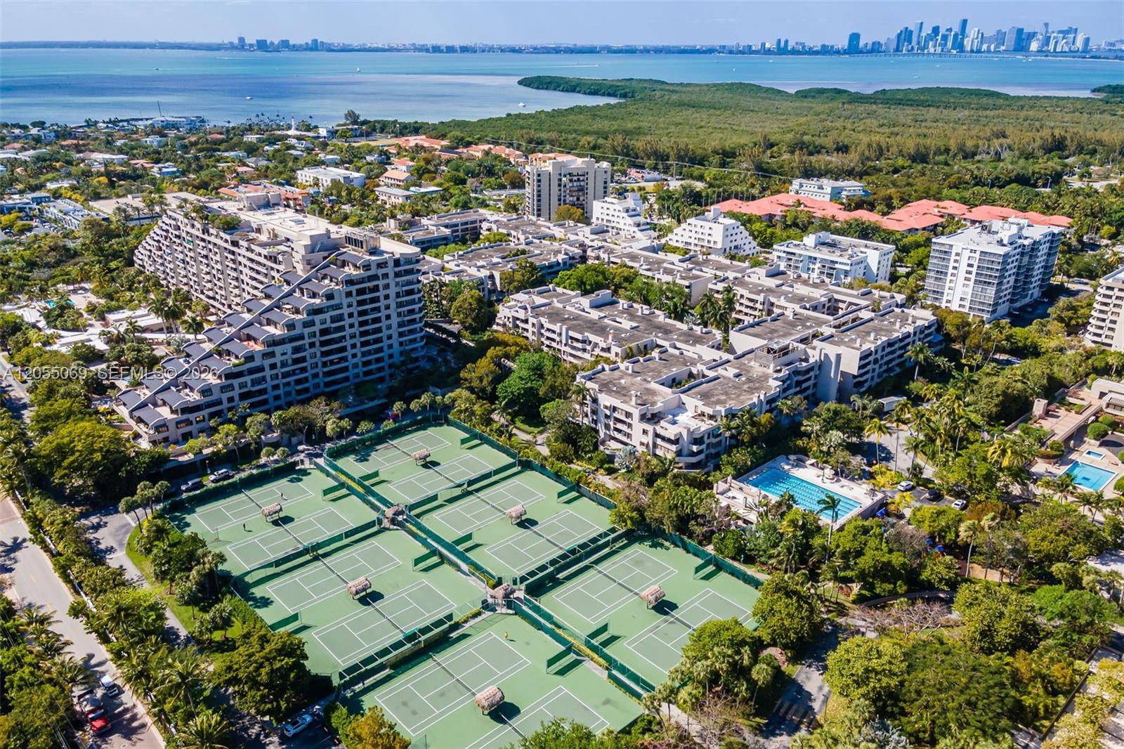 201 Crandon BlvdKey Biscayne - KEY COLONY NO 1 condo unit 220 - picture