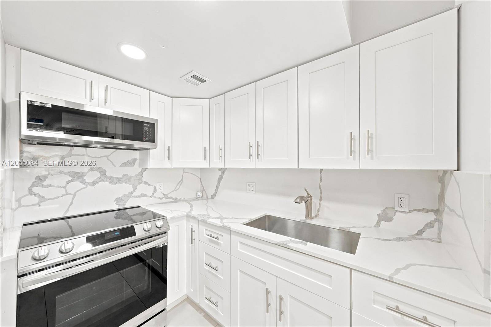 5255 W 26th CtHialeah - VILLAS DEL LAGO CONDO 8 condo unit 803 - picture