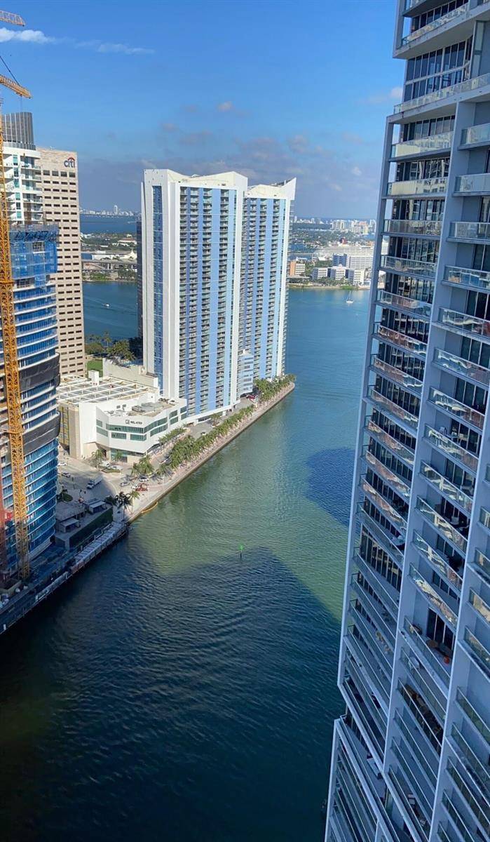 475 BRICKELLMiami - ICONBRICKELL CONDO NO 1 condo unit 4615 - picture