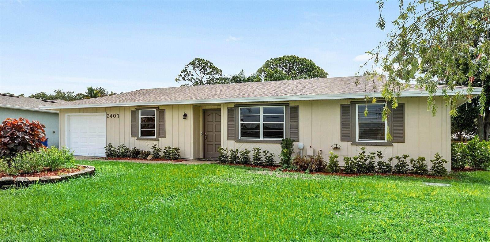 2407 SE MARIUSPort St. Lucie - picture