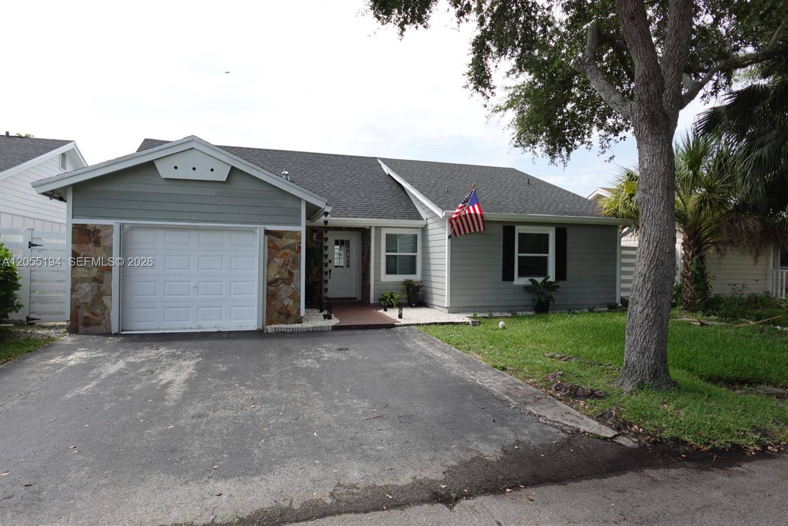 14028 SW 149th LnMiami - picture