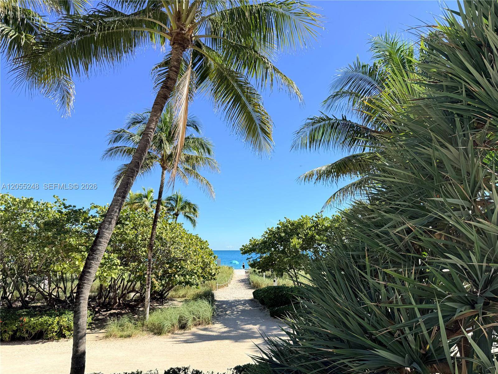 10185 NE Collins AveBal Harbour - THE PLAZA OF BAL HARBOUR condo unit 822 - picture