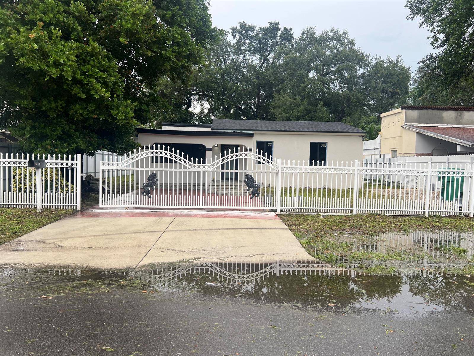 413 NE 162NDMiami - picture