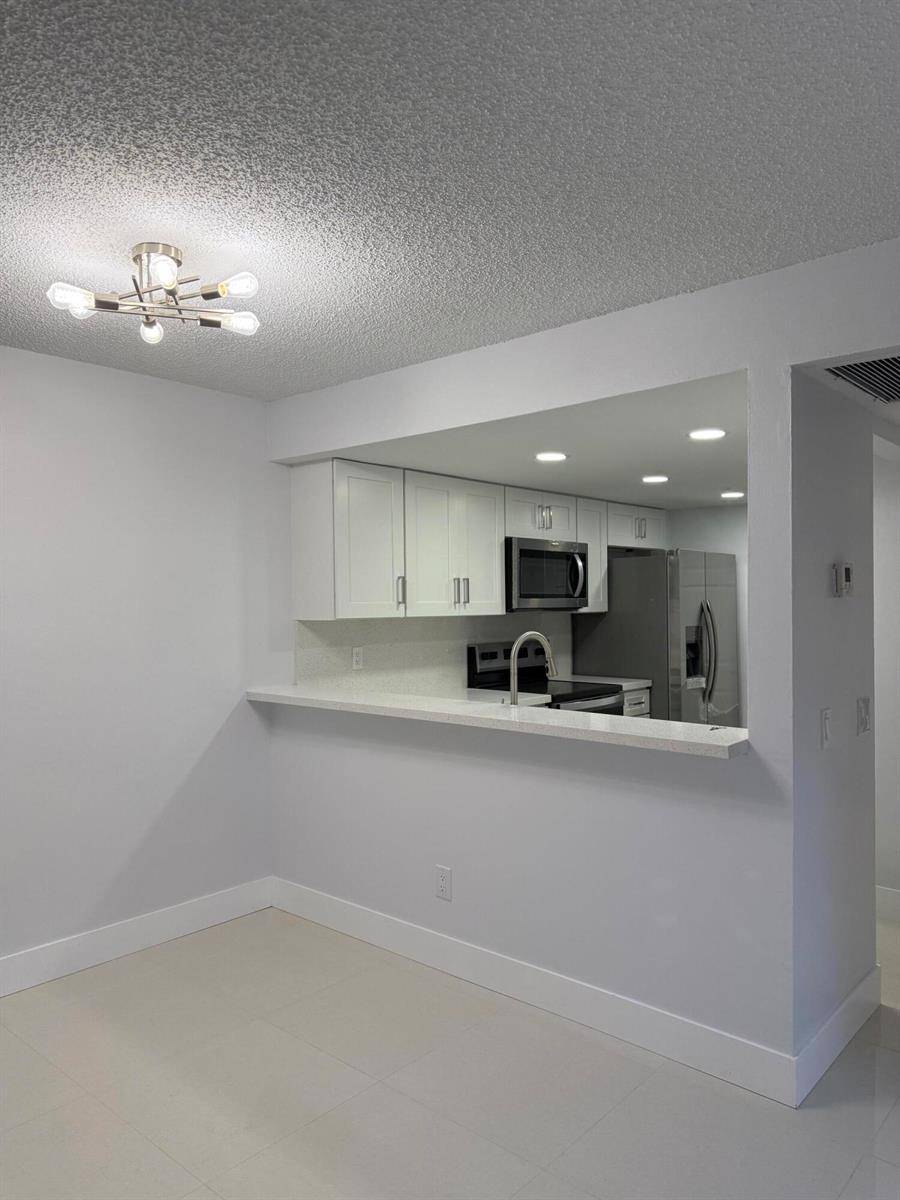 1041 NW 124THPembroke Pines - PEMBROKE LAKES SECTION SEV,PEMBROKE LAKES SEC S condo unit 1041 - picture