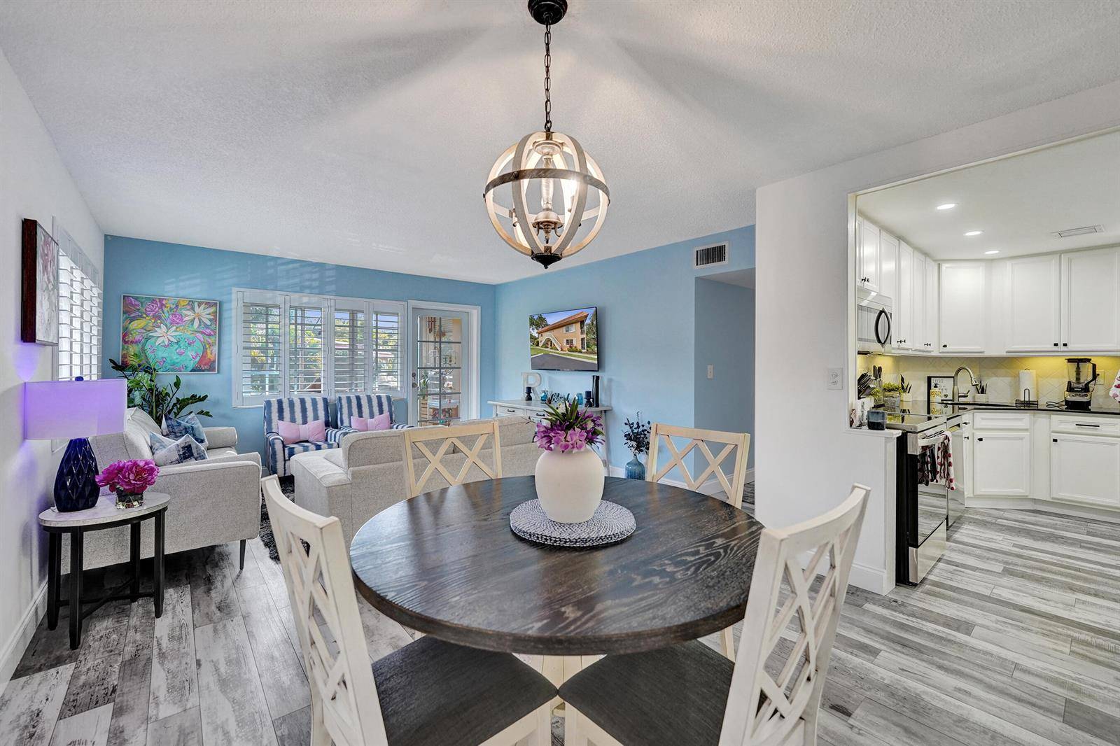 1930 NE 2NDWilton Manors - MANOR GROVE VILLAGE FOUR C,Manor Grove Village condo unit 216L - picture