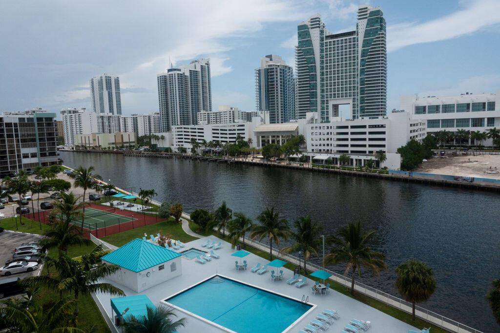 200 LESLIEHallandale Beach - 200 LESLIE CONDO condo unit 819 - picture
