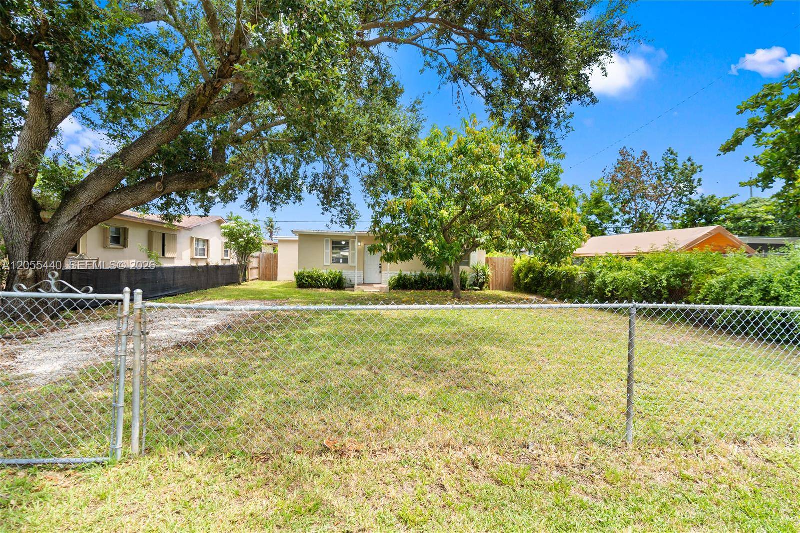 6109 SW 40th CtMiramar - picture