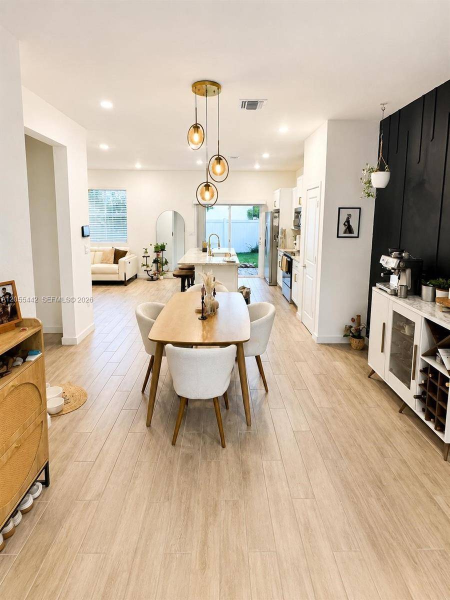 1680 SE 8th AveHomestead - picture