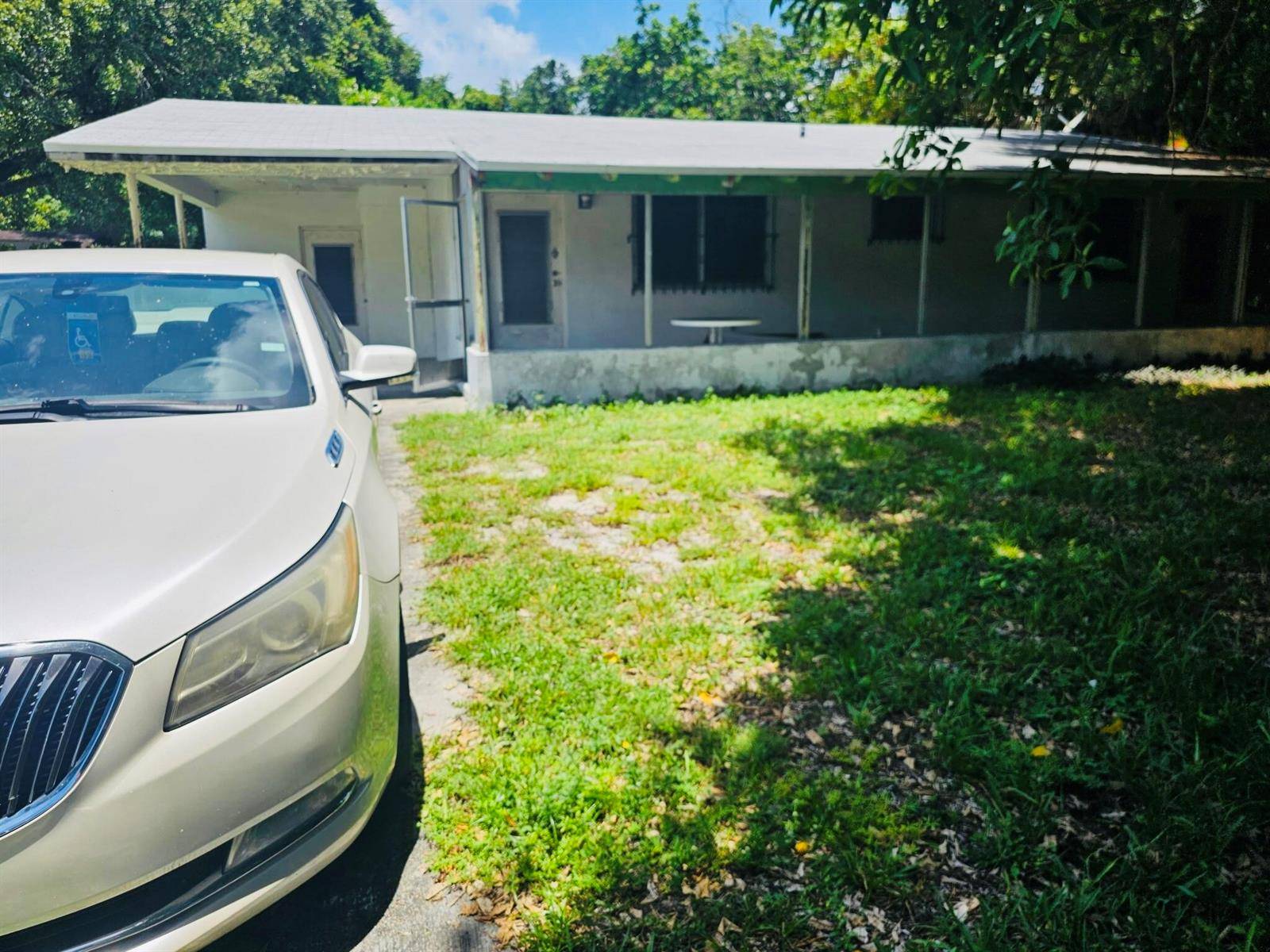 15250 NE 2NDMiami - picture