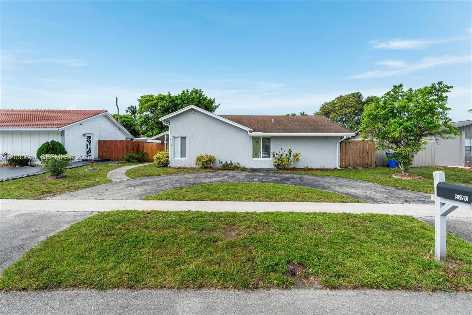8250 SW 3rd PlNorth Lauderdale - picture