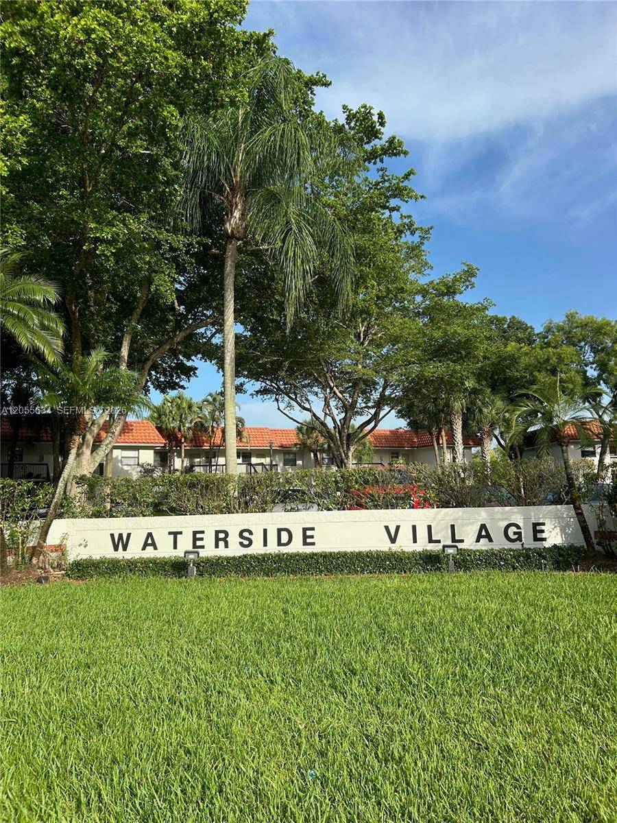 15710 E Waterside CirSunrise - WATERSIDE VILLAGE TWO CON condo unit 203 - picture