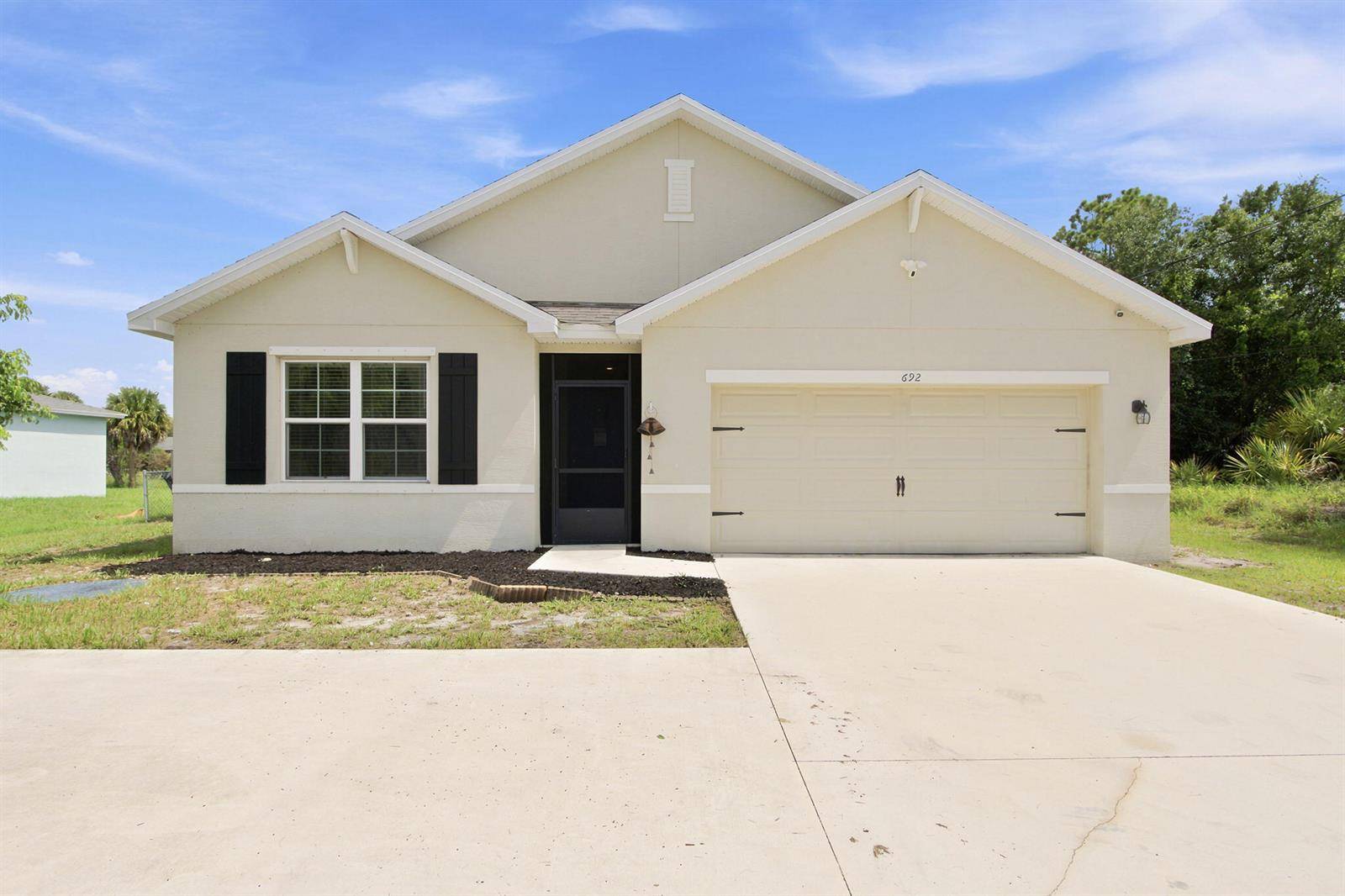 692 SW PaarPort St. Lucie - picture